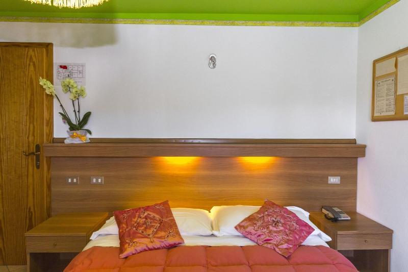Hotel Trentino フォルガリーア エクステリア 写真