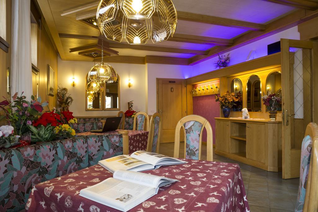 Hotel Trentino フォルガリーア エクステリア 写真